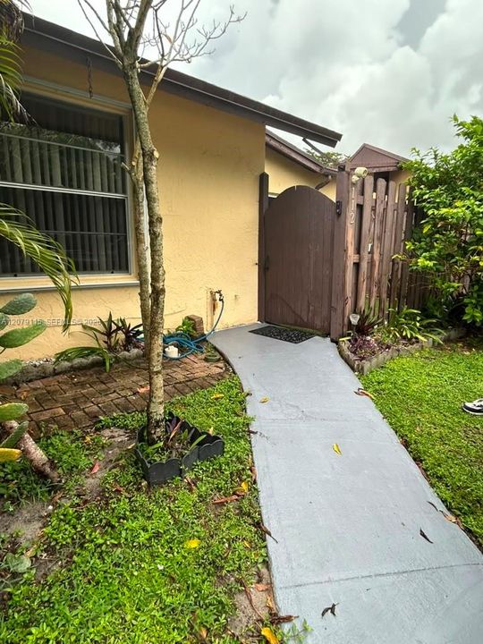 For Rent: $2,500 (2 beds, 2 baths, 960 Square Feet)