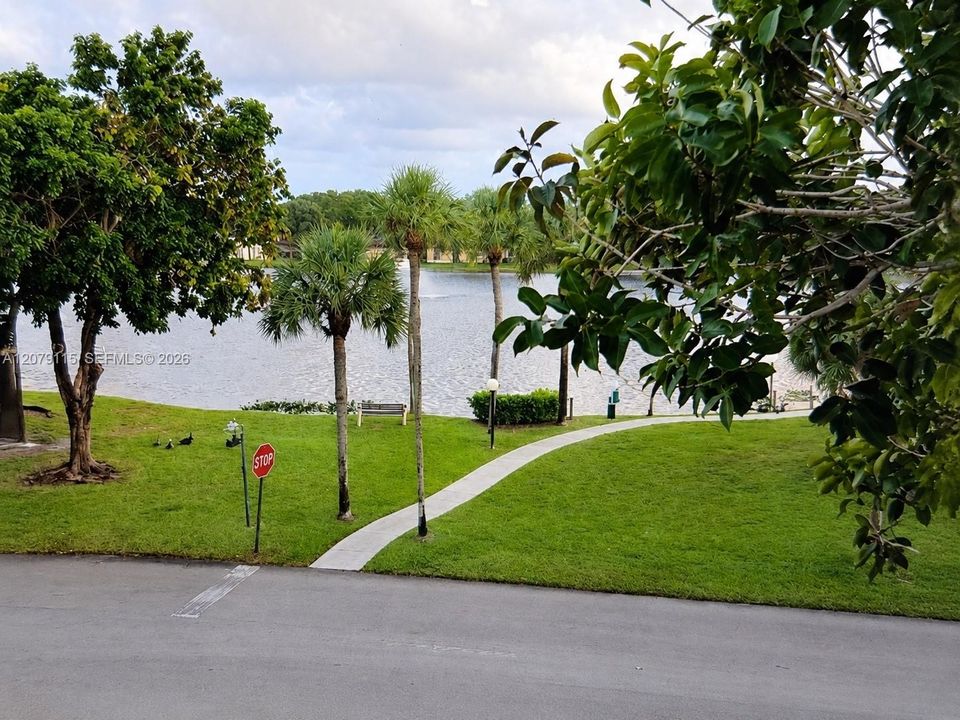 For Rent: $2,500 (2 beds, 2 baths, 960 Square Feet)