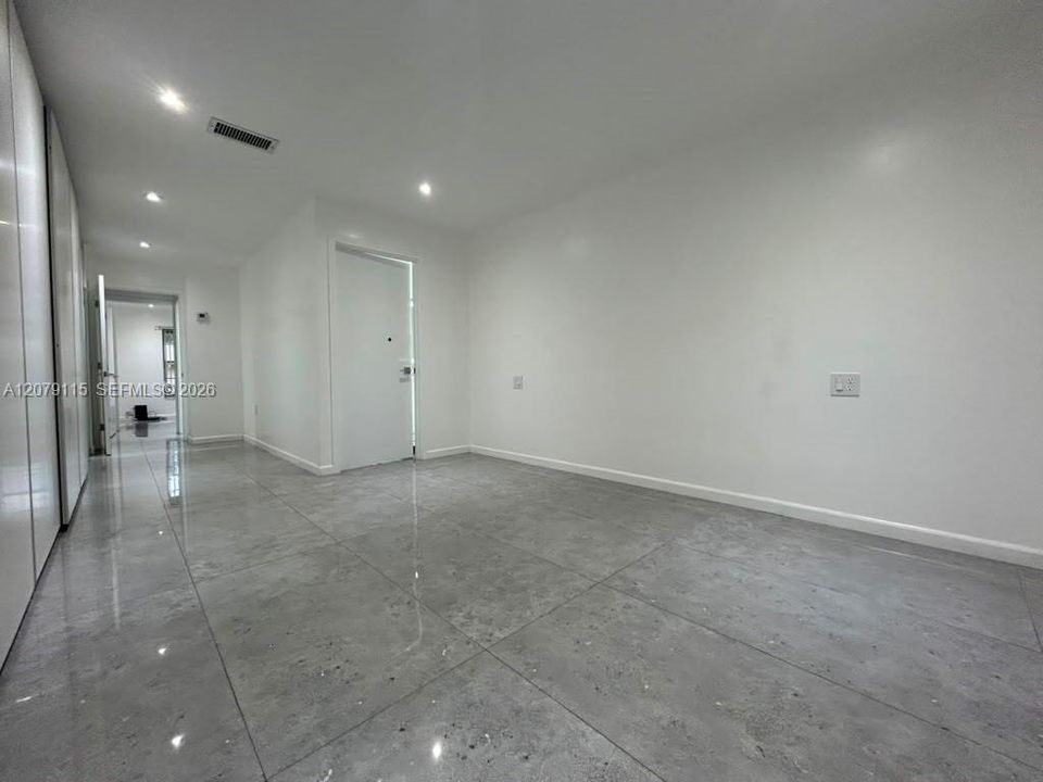 For Rent: $2,500 (2 beds, 2 baths, 960 Square Feet)