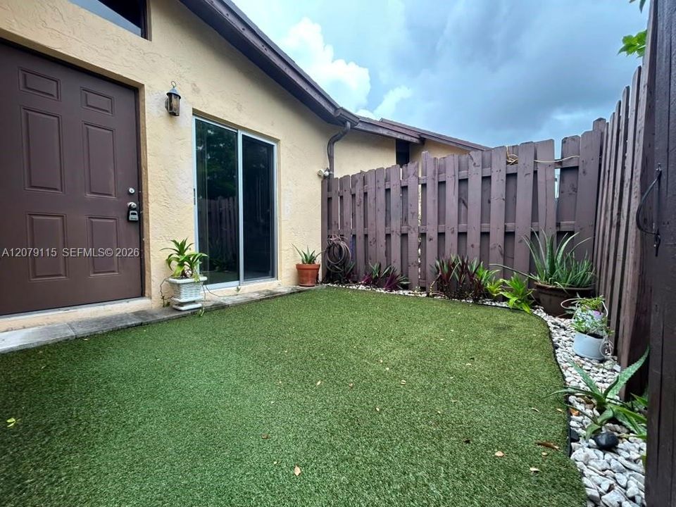 For Rent: $2,500 (2 beds, 2 baths, 960 Square Feet)