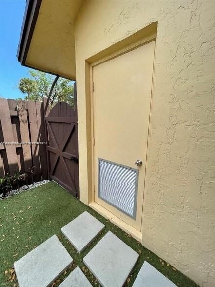 For Rent: $2,500 (2 beds, 2 baths, 960 Square Feet)