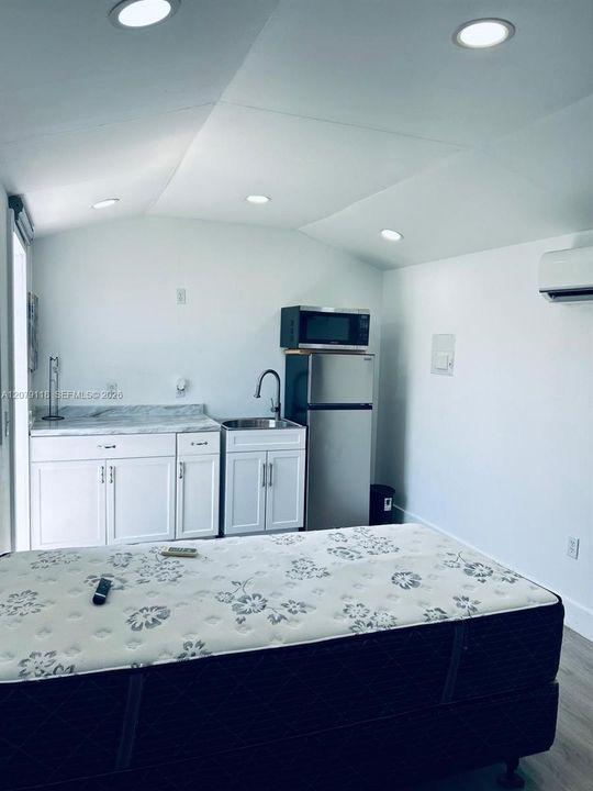 For Sale: $659,000 (3 beds, 2 baths, 1272 Square Feet)