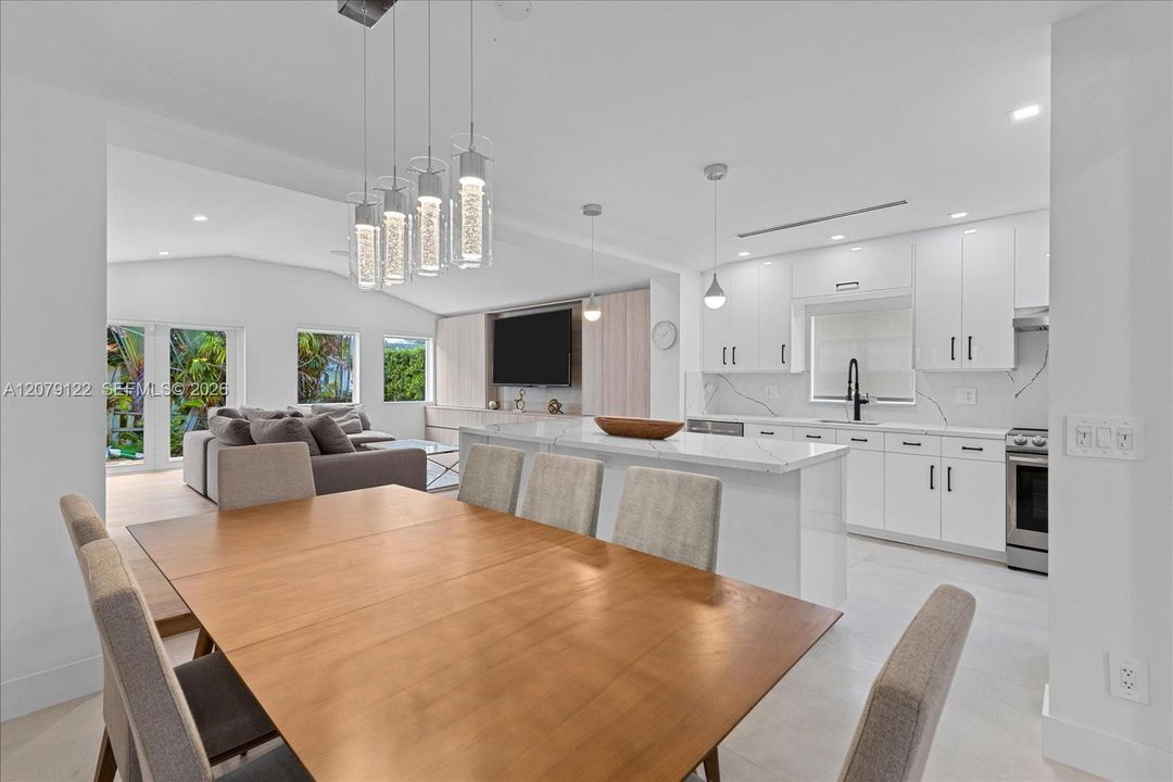 For Sale: $2,000,000 (3 beds, 2 baths, 1786 Square Feet)