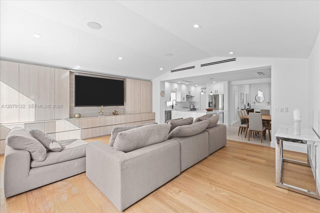 For Sale: $2,000,000 (3 beds, 2 baths, 1786 Square Feet)