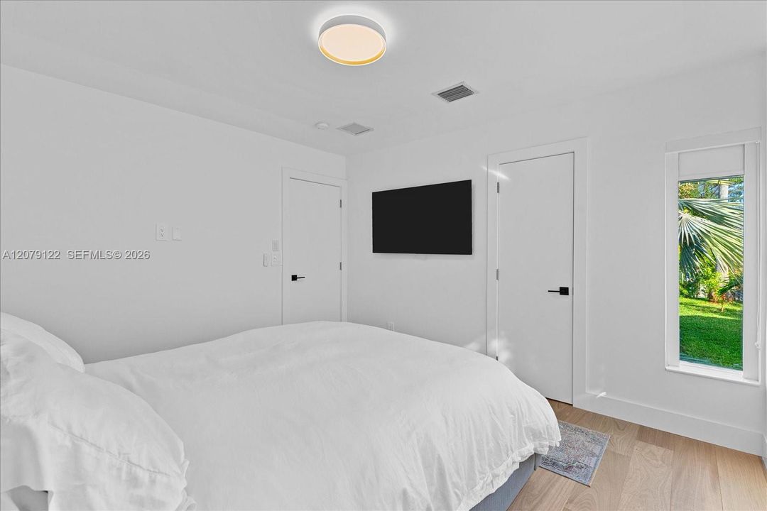 For Sale: $2,000,000 (3 beds, 2 baths, 1786 Square Feet)