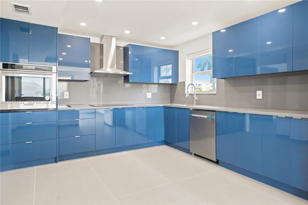For Sale: $935,000 (2 beds, 2 baths, 2045 Square Feet)