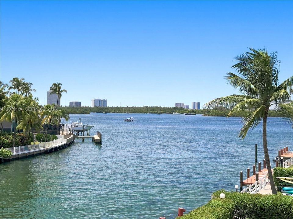 For Sale: $935,000 (2 beds, 2 baths, 2045 Square Feet)
