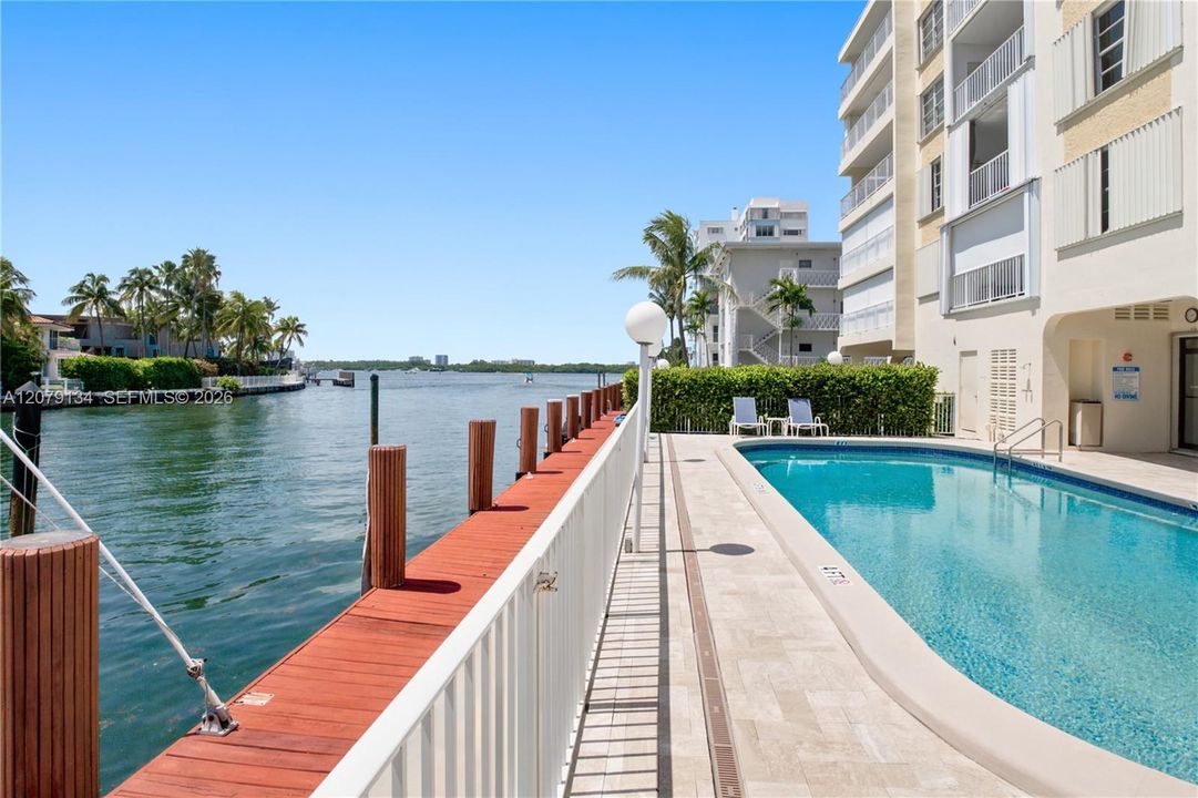 For Sale: $935,000 (2 beds, 2 baths, 2045 Square Feet)