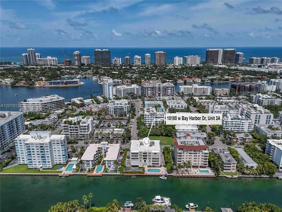 For Sale: $935,000 (2 beds, 2 baths, 2045 Square Feet)