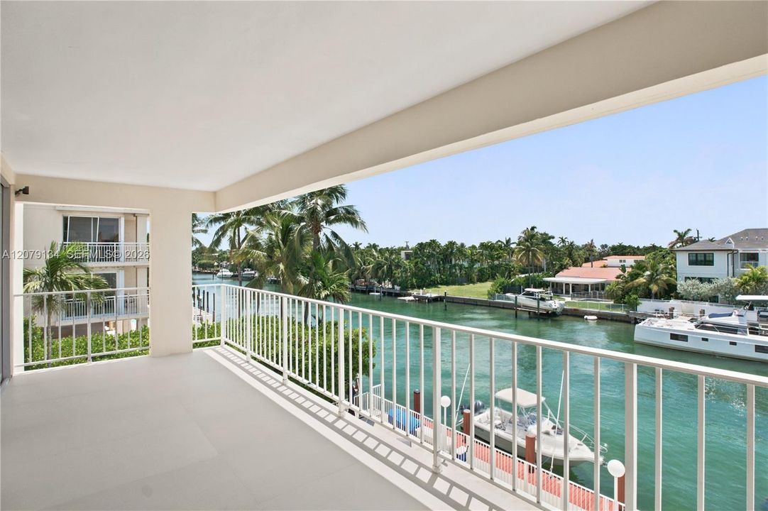 For Sale: $935,000 (2 beds, 2 baths, 2045 Square Feet)