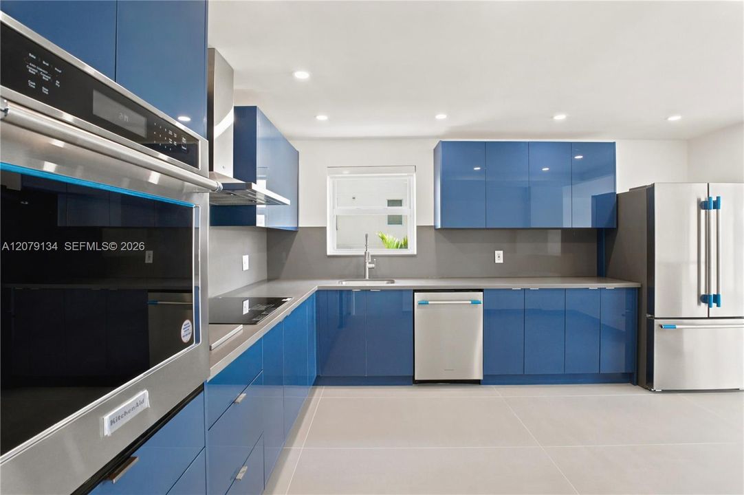 For Sale: $935,000 (2 beds, 2 baths, 2045 Square Feet)