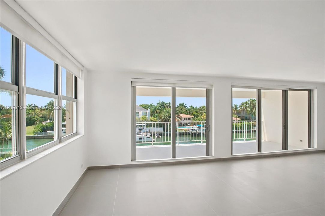 For Sale: $935,000 (2 beds, 2 baths, 2045 Square Feet)