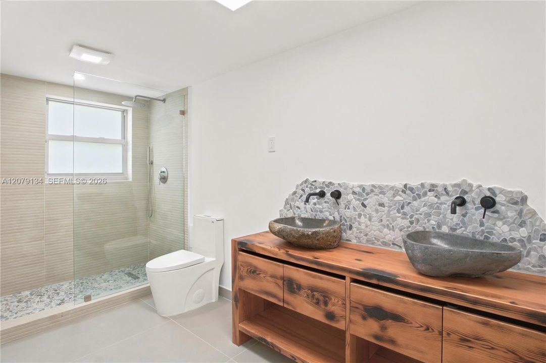 For Sale: $935,000 (2 beds, 2 baths, 2045 Square Feet)