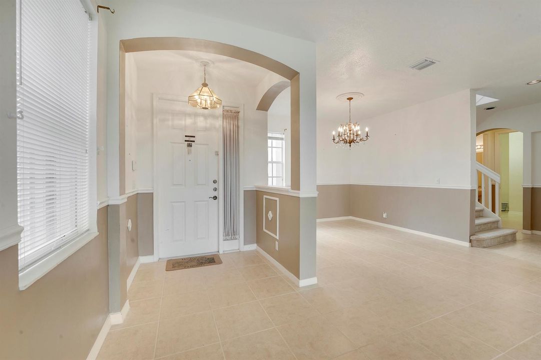 Foyer/Dining Room
