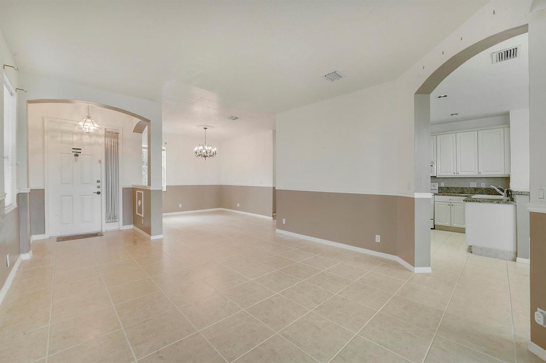 Foyer/Dining Room
