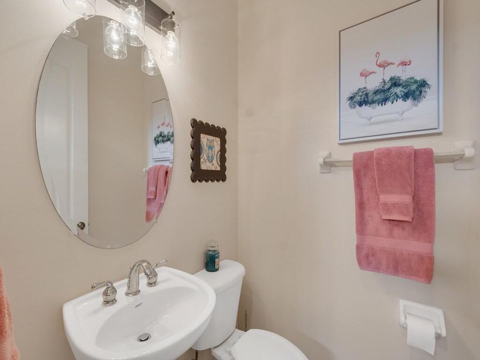 1st Flr 1/2 Bath