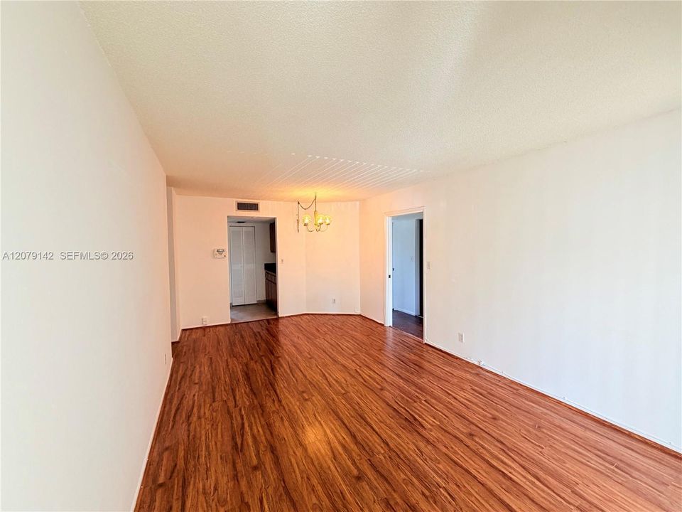 En Venta: $179,900 (1 camas, 1 baños, 640 Pies cuadrados)
