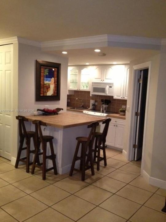 For Rent: $2,600 (1 beds, 2 baths, 810 Square Feet)