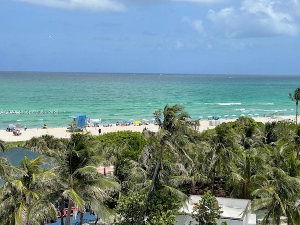 For Rent: $2,600 (1 beds, 2 baths, 810 Square Feet)