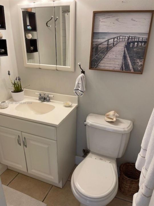 For Rent: $2,600 (1 beds, 2 baths, 810 Square Feet)