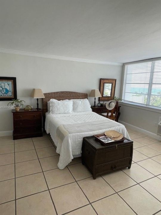 For Rent: $2,600 (1 beds, 2 baths, 810 Square Feet)
