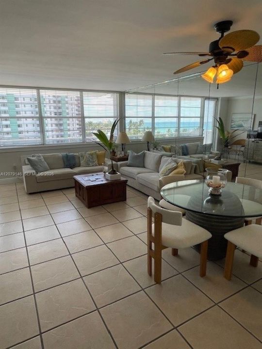 For Rent: $2,600 (1 beds, 2 baths, 810 Square Feet)