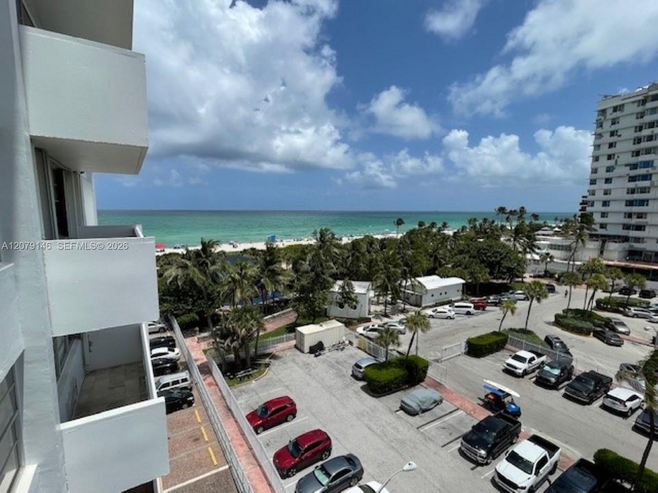 For Rent: $2,600 (1 beds, 2 baths, 810 Square Feet)