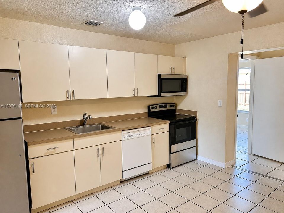 For Rent: $3,000 (3 beds, 2 baths, 2273 Square Feet)