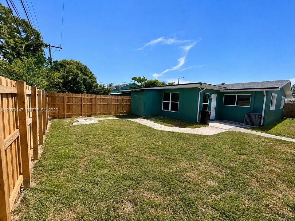 For Rent: $3,000 (3 beds, 2 baths, 2273 Square Feet)