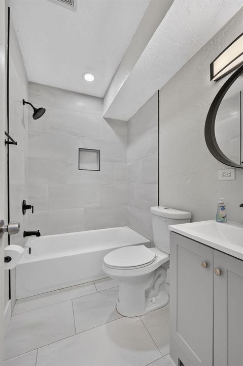 Hall Bathroom for rooms 3,4,5