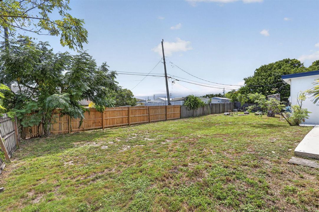 Fenced Yard!