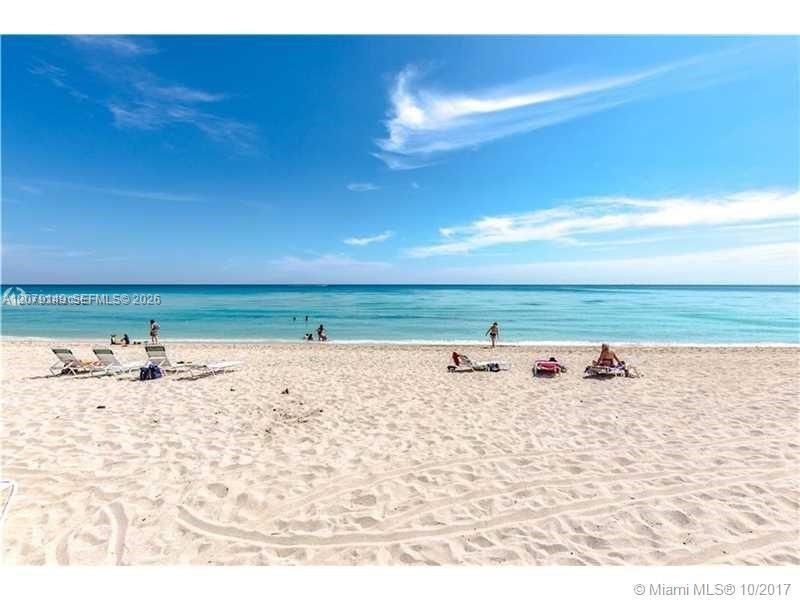 For Rent: $2,950 (1 beds, 2 baths, 1046 Square Feet)