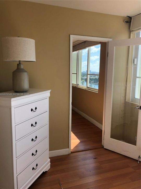 For Rent: $2,950 (1 beds, 2 baths, 1046 Square Feet)