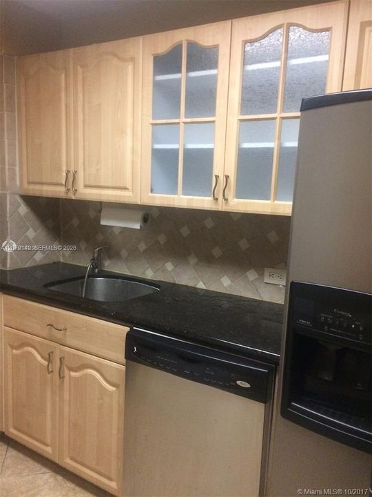 For Rent: $2,950 (1 beds, 2 baths, 1046 Square Feet)