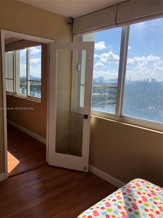 For Rent: $2,950 (1 beds, 2 baths, 1046 Square Feet)