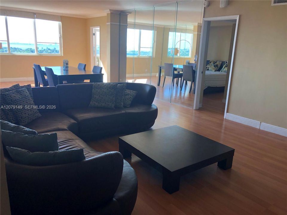 For Rent: $2,950 (1 beds, 2 baths, 1046 Square Feet)