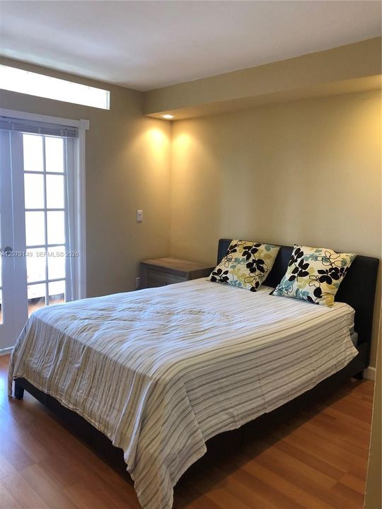 For Rent: $2,950 (1 beds, 2 baths, 1046 Square Feet)