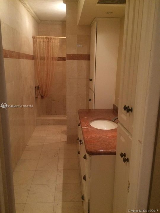 For Rent: $2,950 (1 beds, 2 baths, 1046 Square Feet)