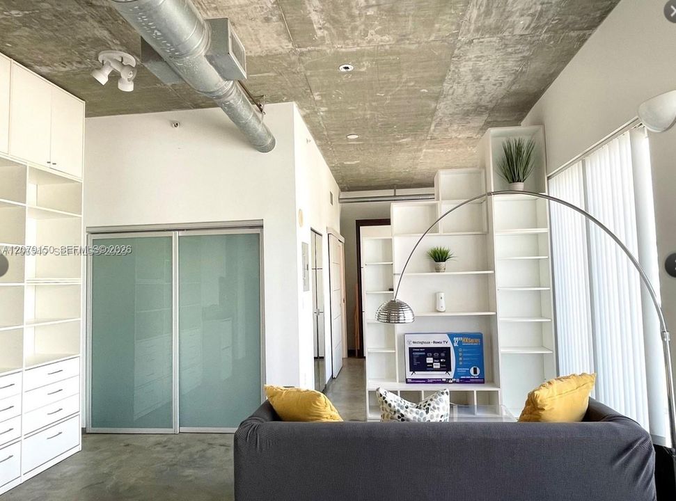 For Rent: $2,800 (1 beds, 1 baths, 835 Square Feet)