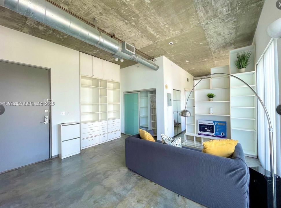For Rent: $2,800 (1 beds, 1 baths, 835 Square Feet)