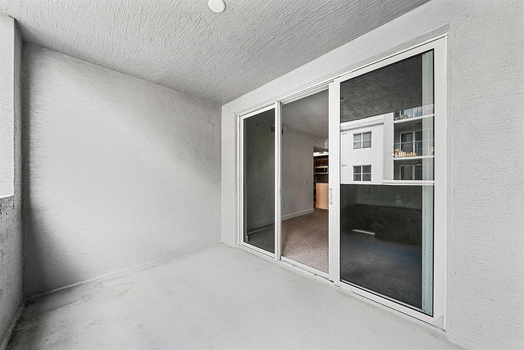 024-1660RenaissanceCommonsBoulevard-2421