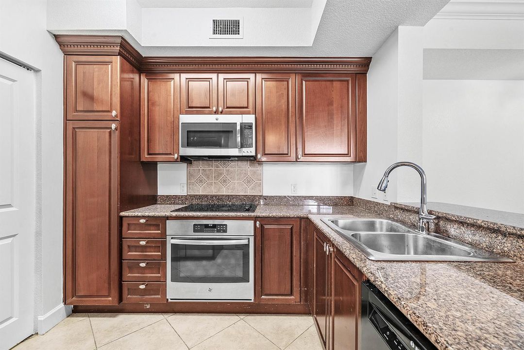 008-1660RenaissanceCommonsBoulevard-2421