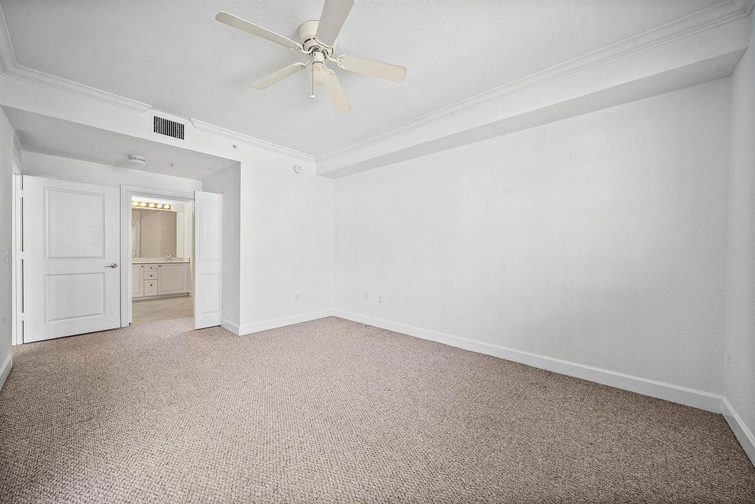 013-1660RenaissanceCommonsBoulevard-2421