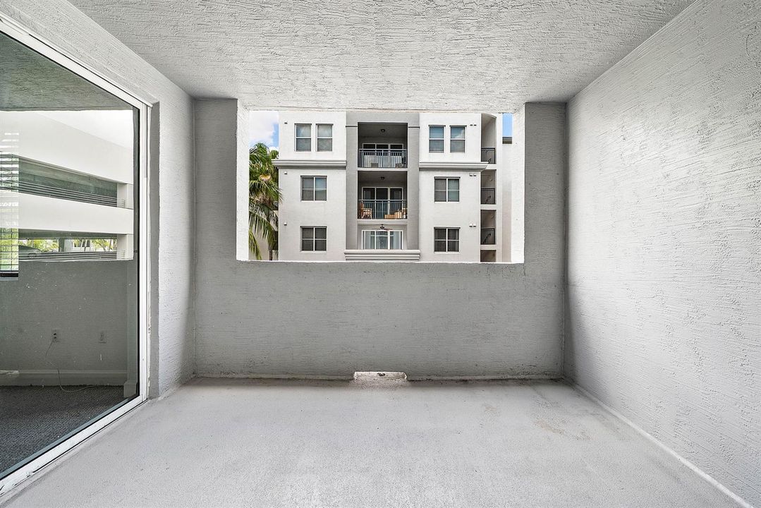 022-1660RenaissanceCommonsBoulevard-2421