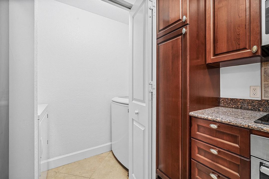 011-1660RenaissanceCommonsBoulevard-2421