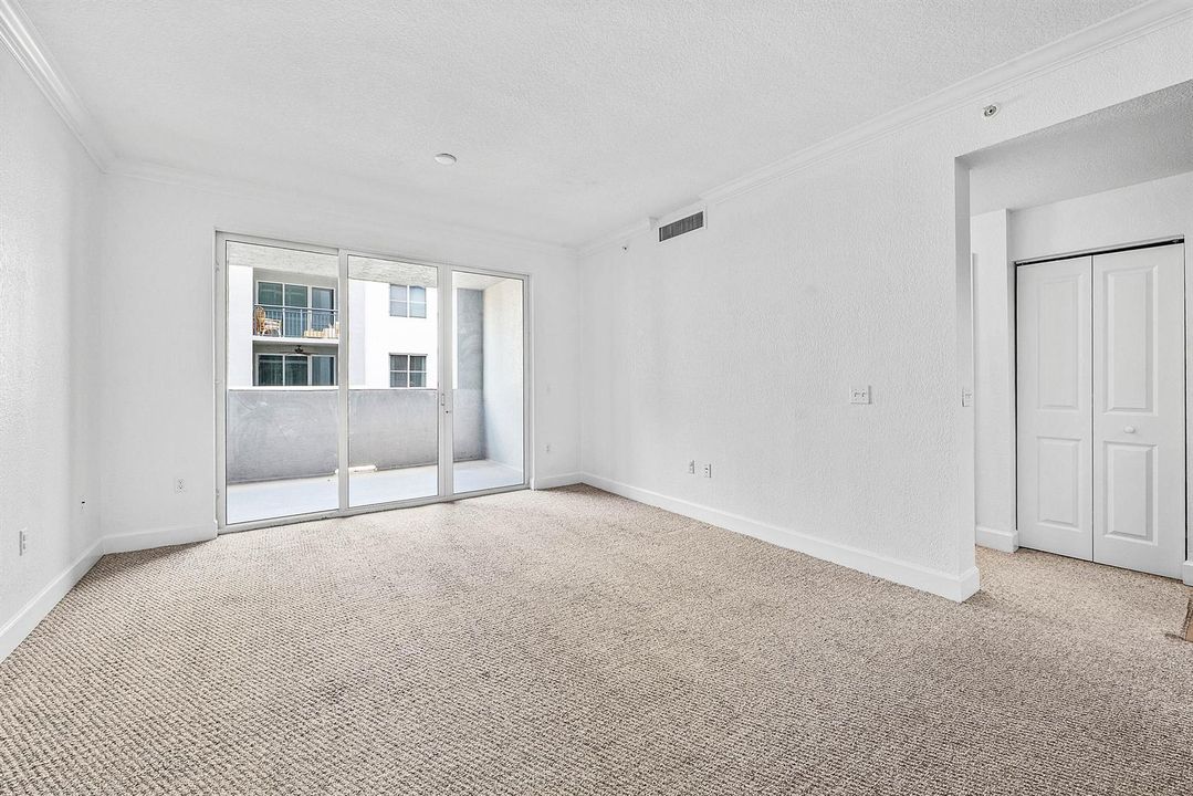003-1660RenaissanceCommonsBoulevard-2421