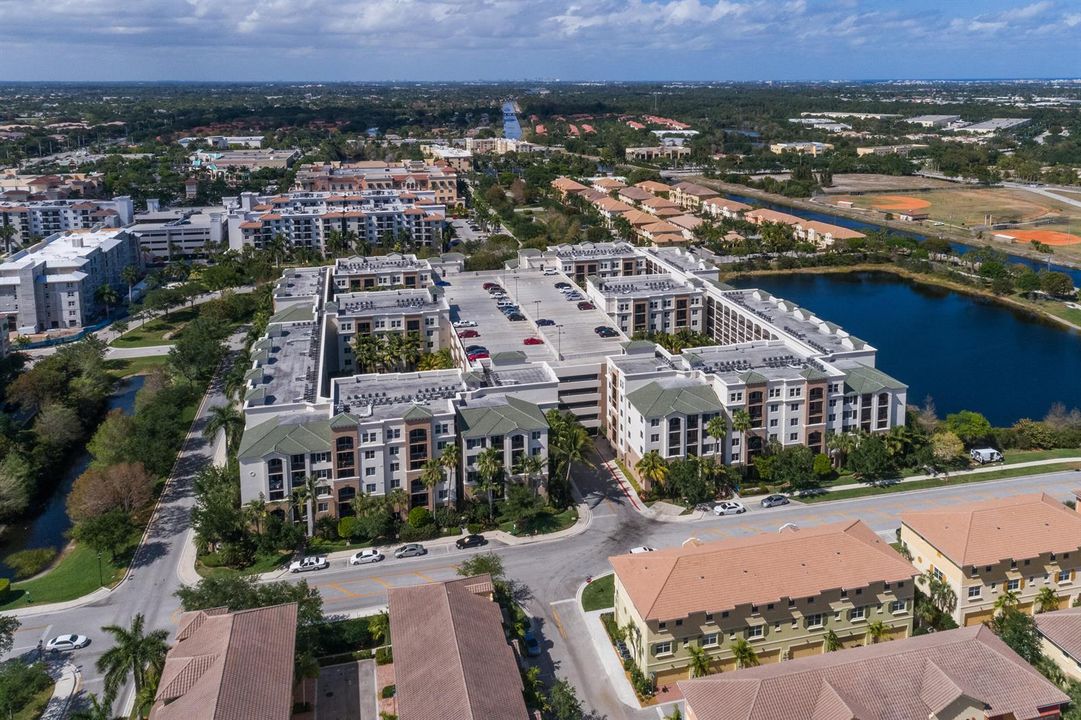 035-1660RenaissanceCommonsBoulevard-2421