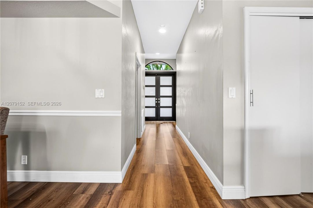 En Venta: $685,000 (3 camas, 2 baños, 1750 Pies cuadrados)