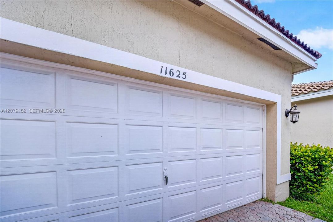 En Venta: $685,000 (3 camas, 2 baños, 1750 Pies cuadrados)