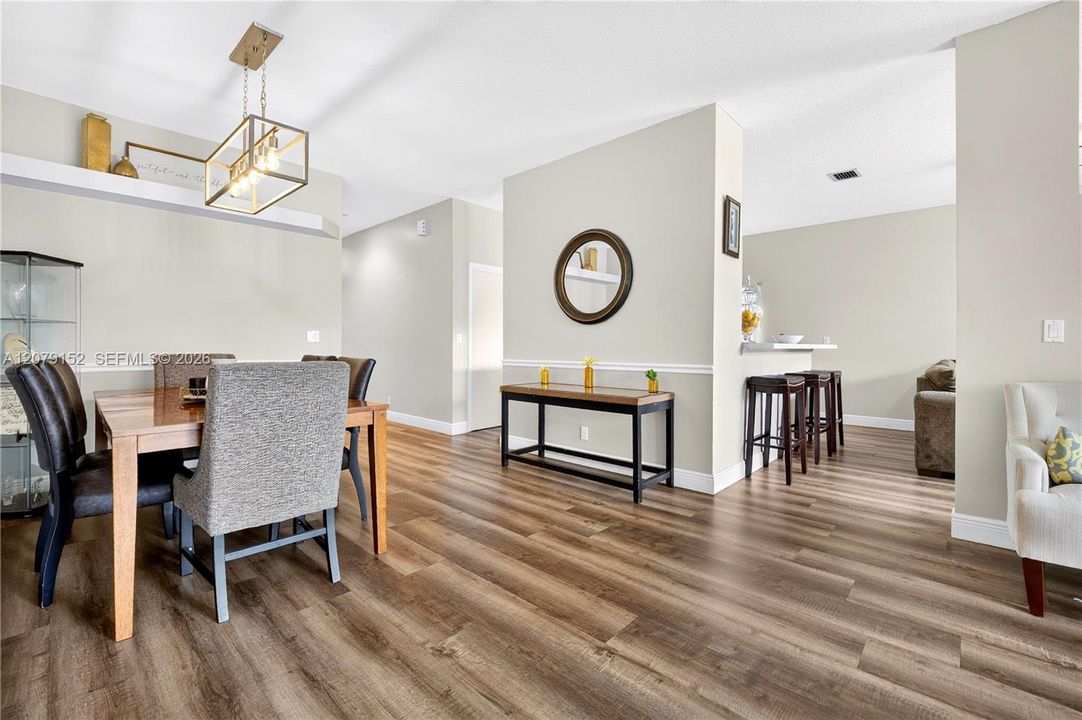 En Venta: $685,000 (3 camas, 2 baños, 1750 Pies cuadrados)